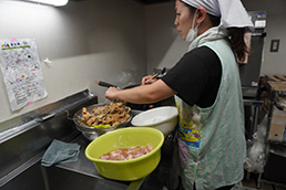 調理師さんが栄養満点の美味しい給食を毎日作ってくれます!